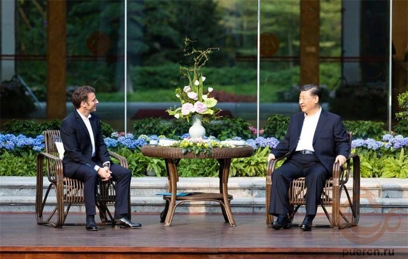 Главы Китая и Франции провели неформальную встречу с чайной церемонией