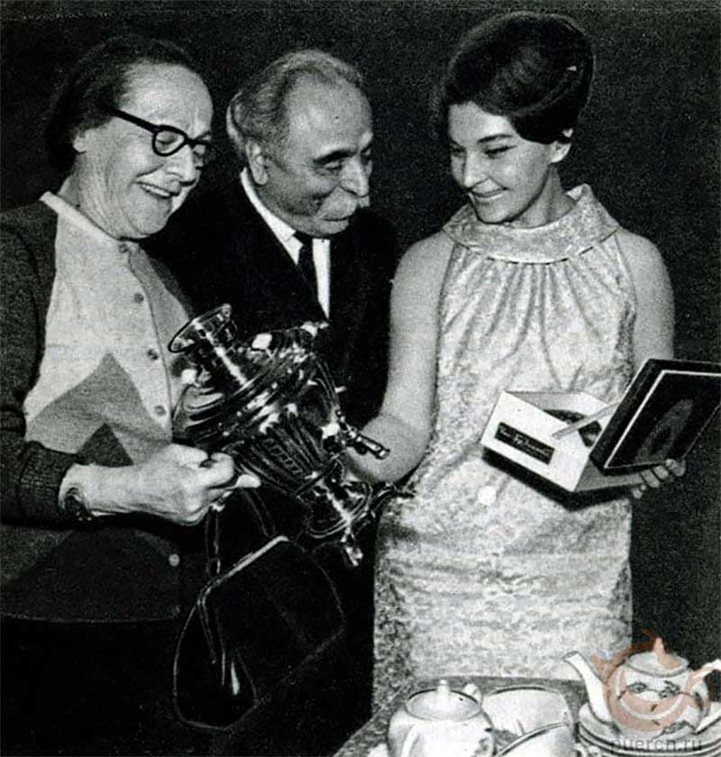 «Заря Востока», #57, 08 марта 1974; «Заря Востока», #70, 25 марта 1975;