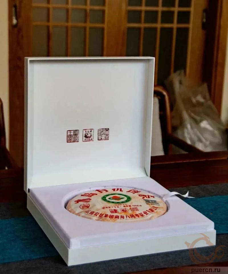 Бацзяотин Биндао Юцзи Бин Ча, шэн пуэр, 666 гр, 2023 г. в фирменной коробке
