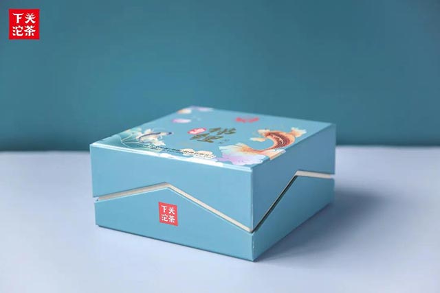 Фирменная подарочная коробка с чаем