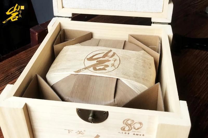 Фирменная деревянная коробка для туна с чаем