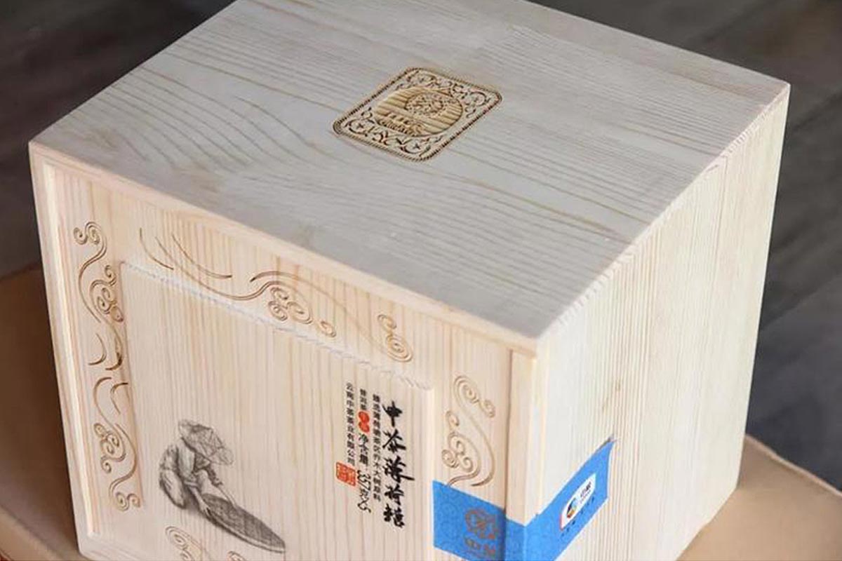 Чжун Ча Бохэ Тан, шэн пуэр, фирменная коробка для туна с чаем