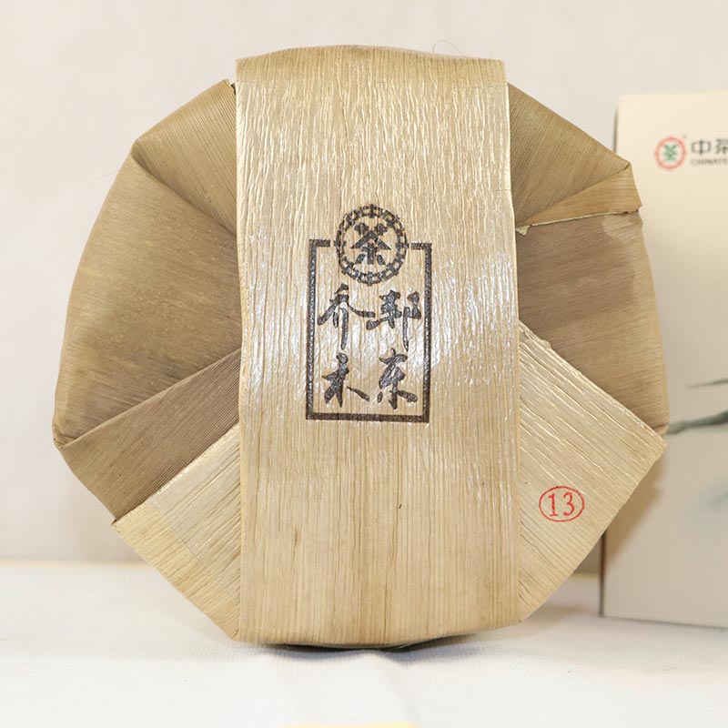 Чжун Ча Бан Дун Цяо Му, шэн пуэр, 357 гр, 2019 г. / тун в бамбуковой скорлупе