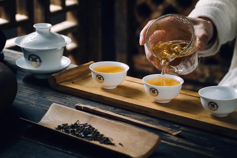Чжун Ча Мань Сун, шэн пуэр, оттенок чайного настоя