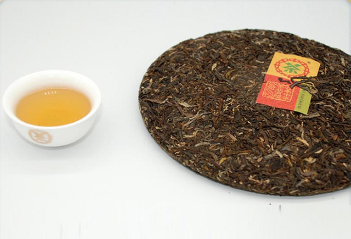 Чжун Ча Хун Жуй Сянь Чунь, шэн пуэр, 357 гр. 2021 г. чайный настой и чайный блин